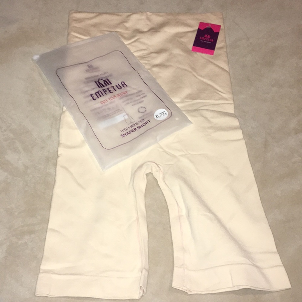 Empetua high-waist shaper short
